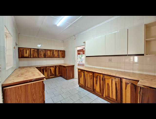 3 BEDROOM FREEHOLD TO LET IN FLAMWOOD